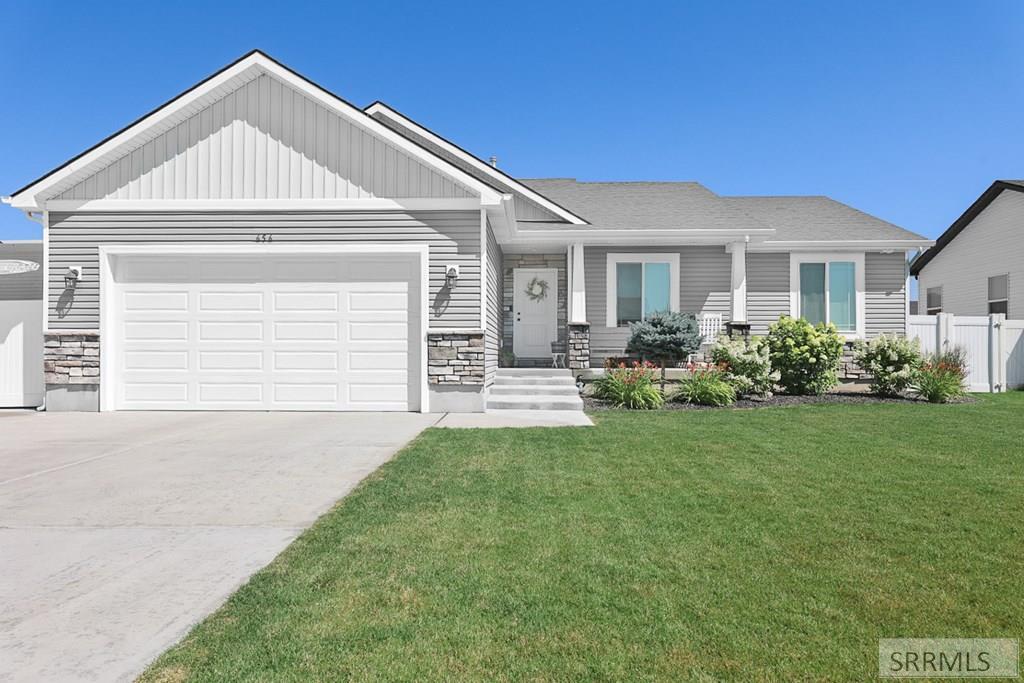 656 Roxbury Property Photo 1