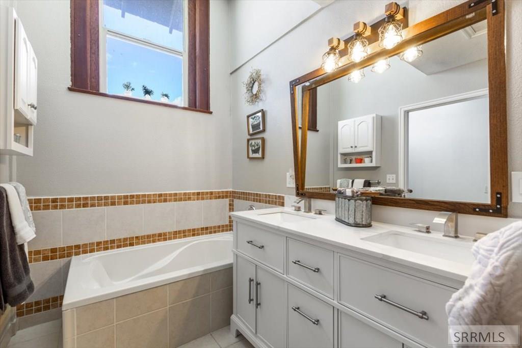 1052 E 129 N Property Photo 45