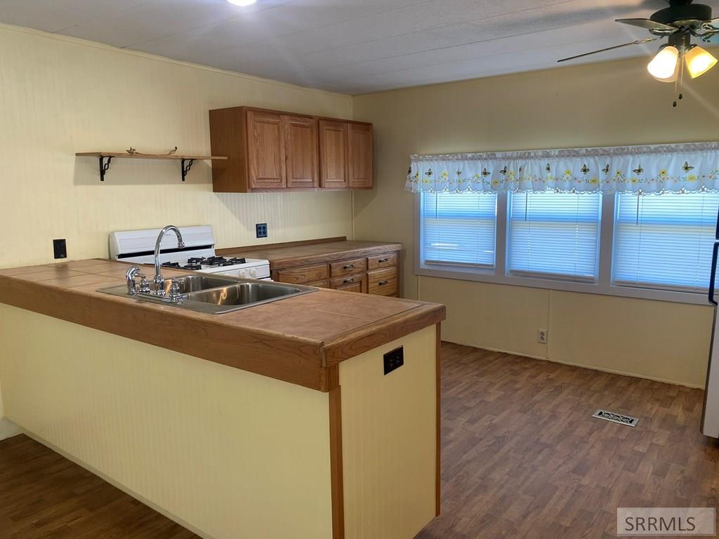 120 E Valley Avenue Property Photo 6