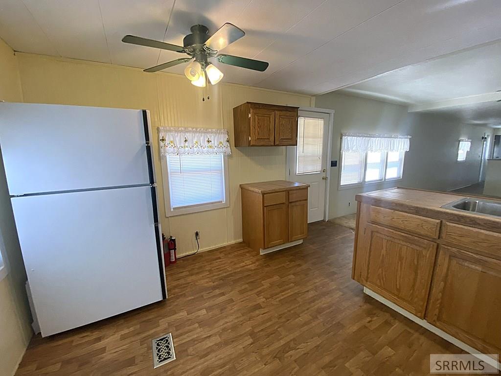 120 E Valley Avenue Property Photo 9