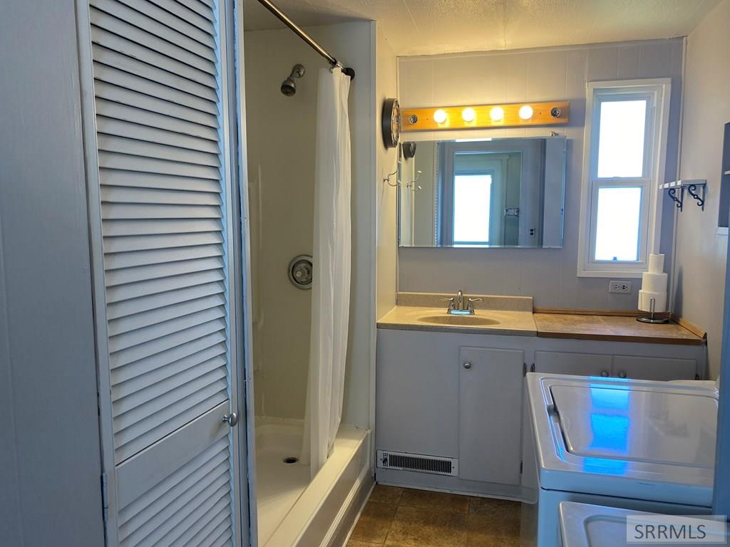 120 E Valley Avenue Property Photo 17