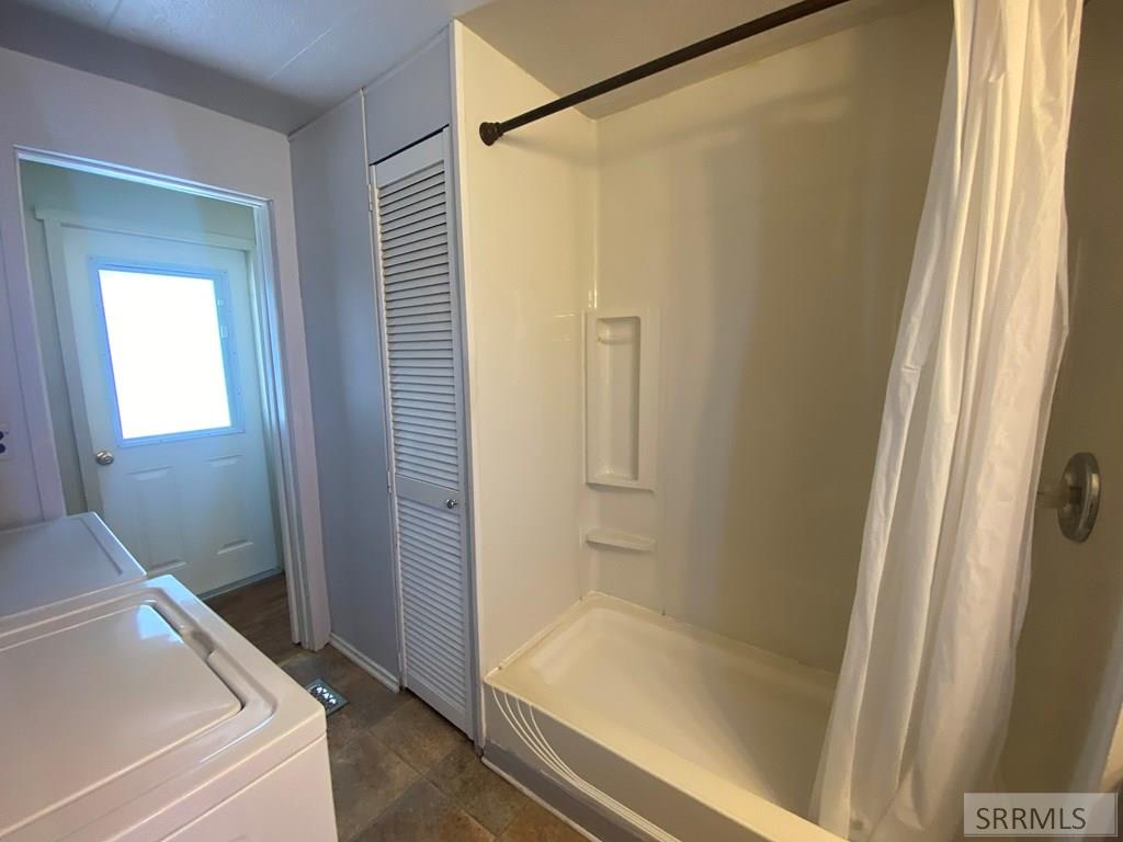 120 E Valley Avenue Property Photo 18