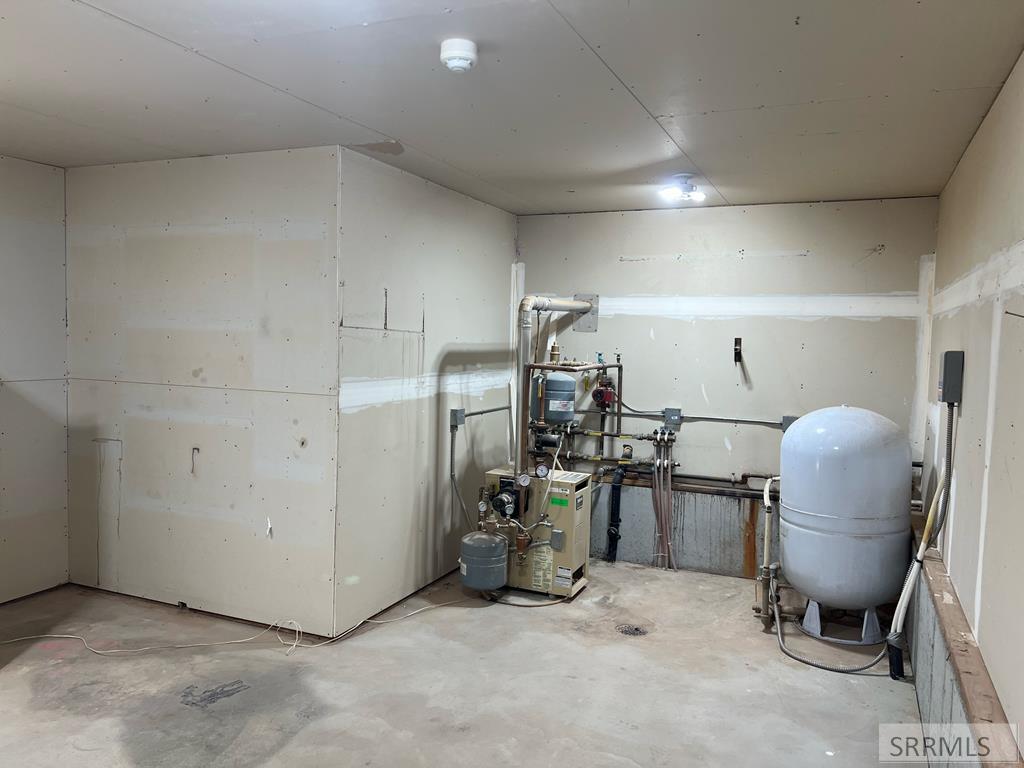 2741 S 2000 W Property Photo 6