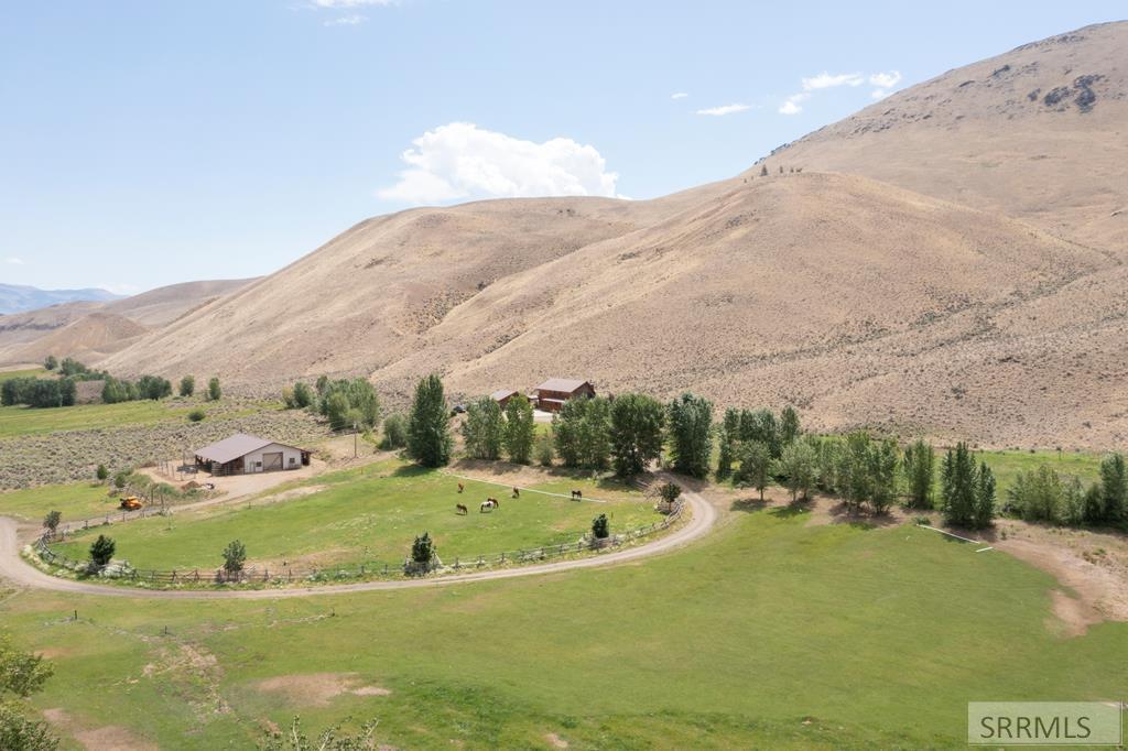 9885 Challis Creek Road Property Photo 1