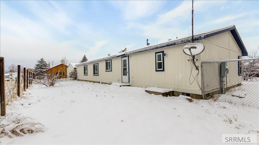 624 Easy Street Property Photo 4