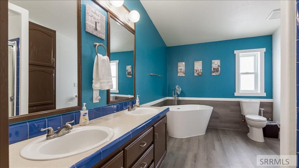 624 Easy Street Property Photo 8