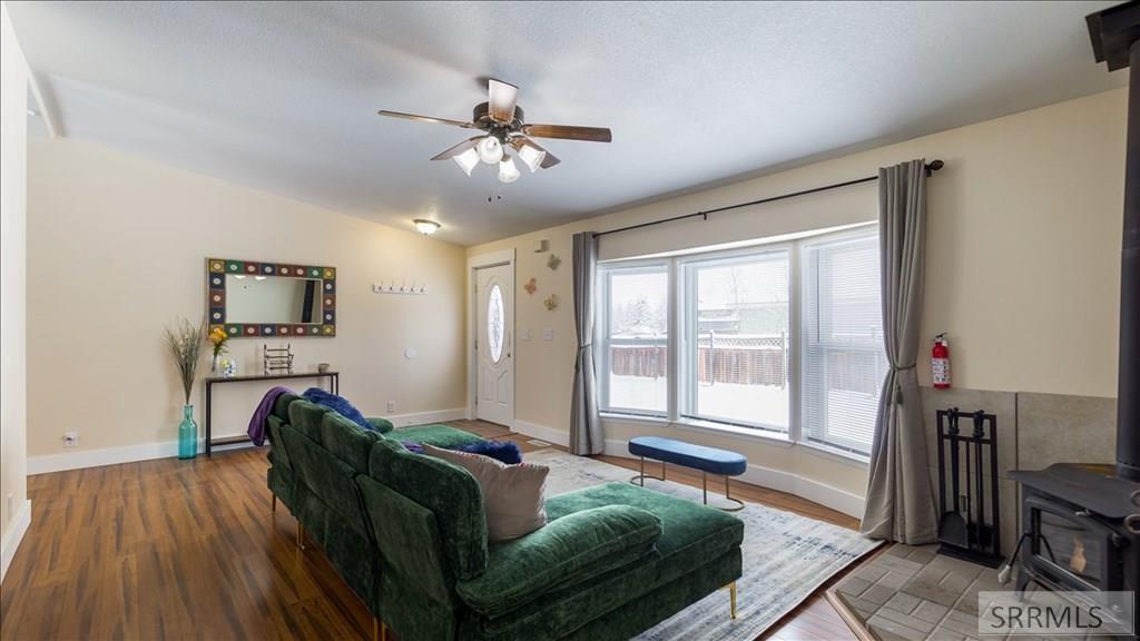 624 Easy Street Property Photo 15