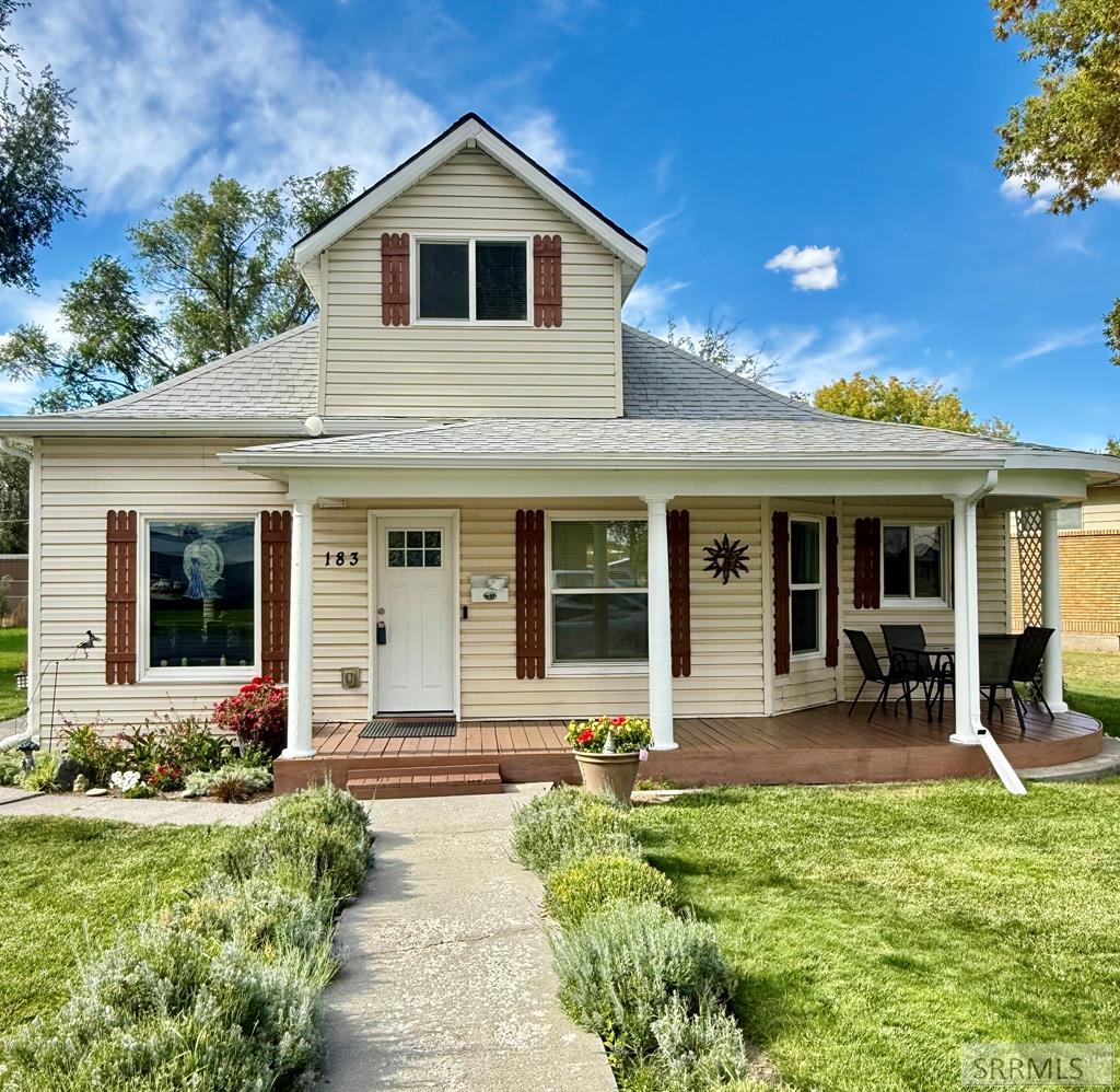 183 N Oak Street Property Photo 1