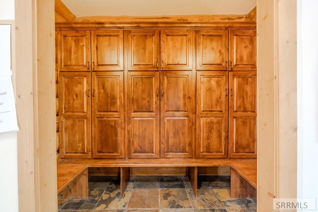 3745 Fisher Pointe Drive Property Photo 6