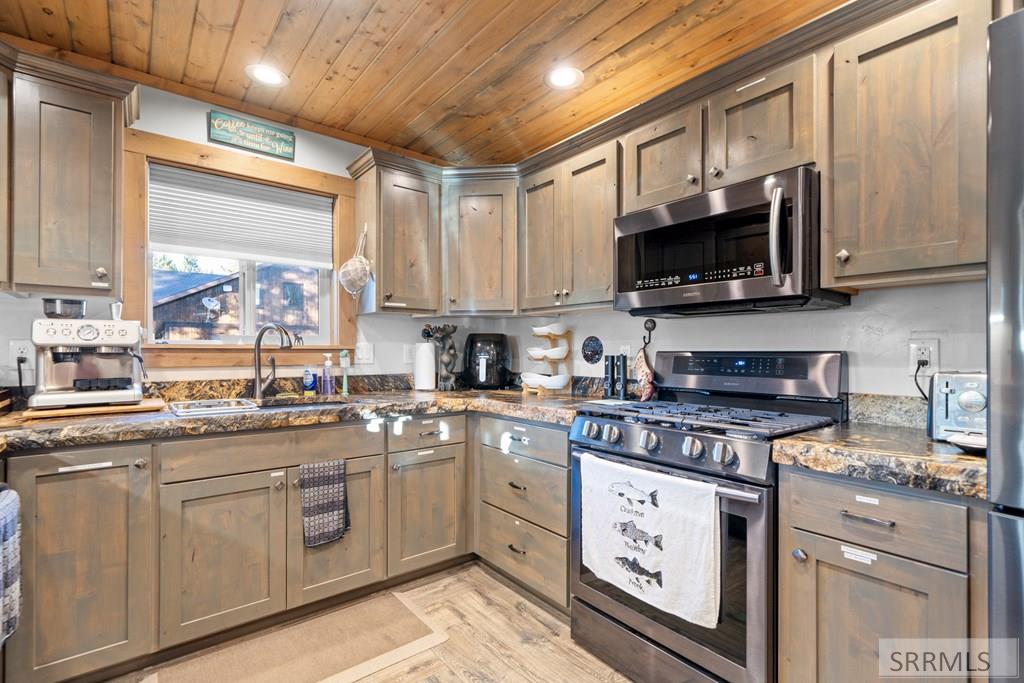 3770 Arctic Fox Drive Property Photo 40