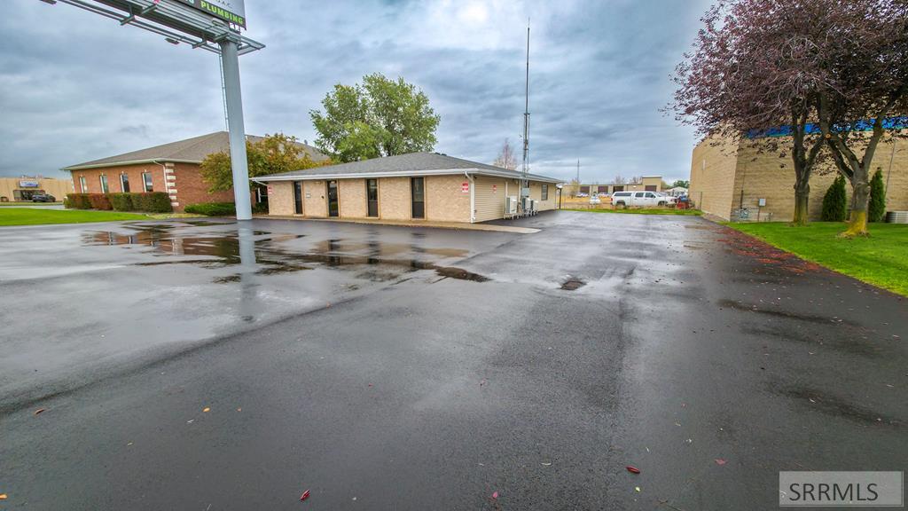 1190 E Lincoln Property Photo