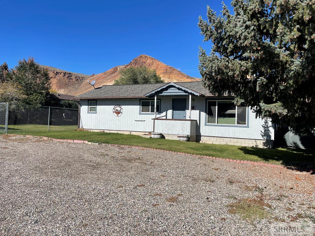 240 E Valley Avenue Property Photo 1