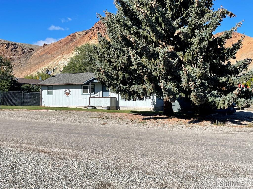 240 E Valley Avenue Property Photo 2