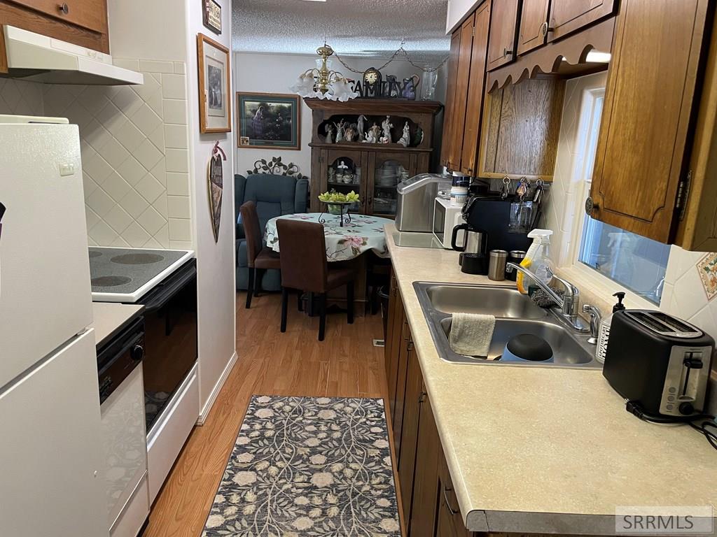 240 E Valley Avenue Property Photo 8