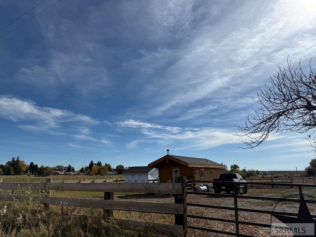 1225 E 800 N Property Photo 1
