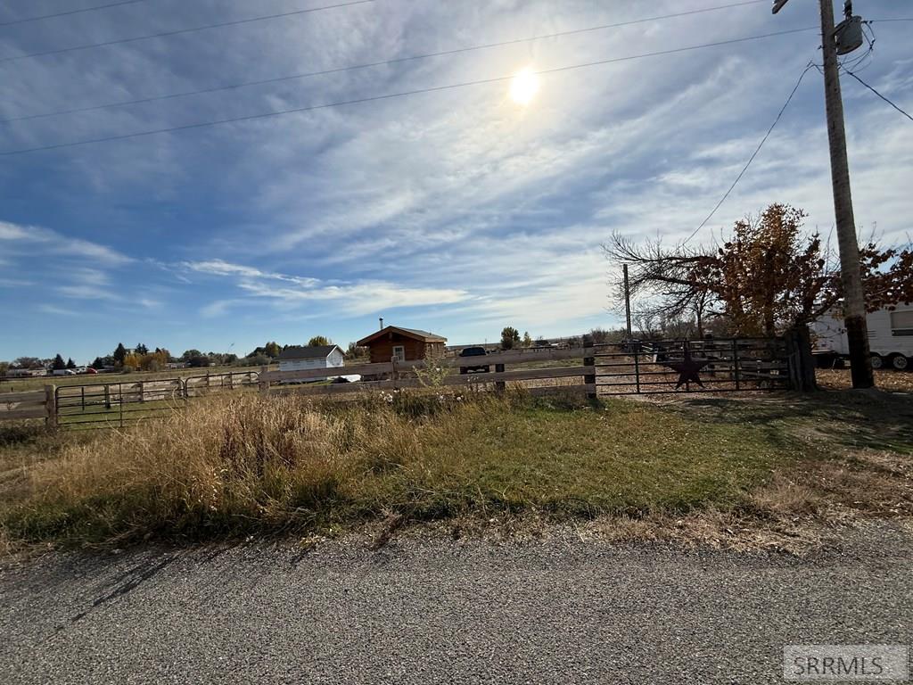 1225 E 800 N Property Photo 2