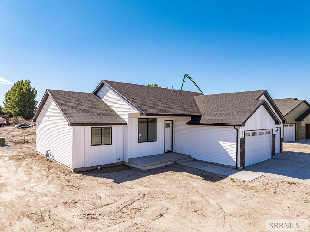 402 Kelton Circle Property Photo 2