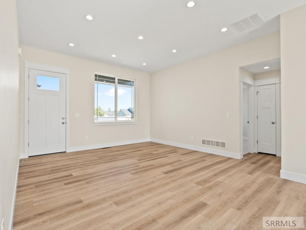 402 Kelton Circle Property Photo 7