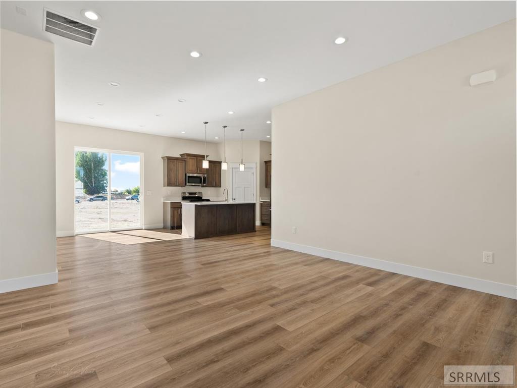 402 Kelton Circle Property Photo 8