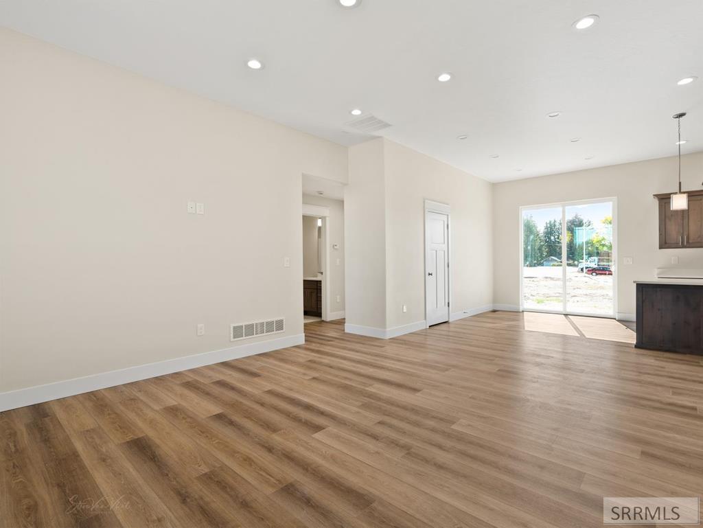 402 Kelton Circle Property Photo 9