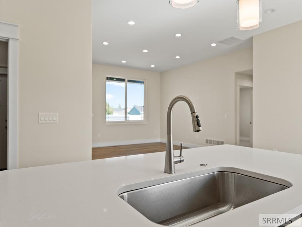 402 Kelton Circle Property Photo 15