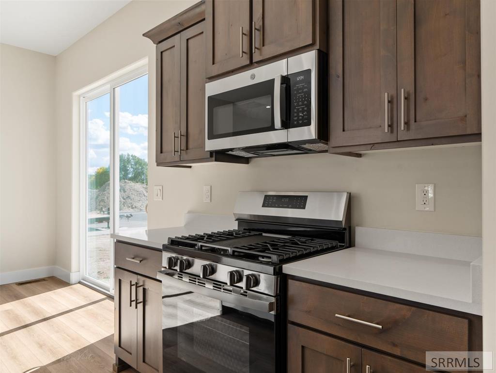 402 Kelton Circle Property Photo 16