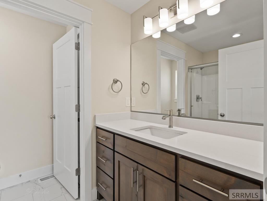 402 Kelton Circle Property Photo 20