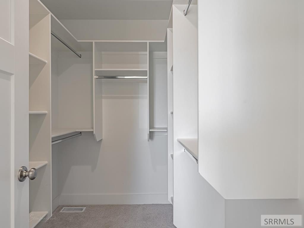 402 Kelton Circle Property Photo 22