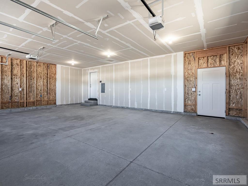 402 Kelton Circle Property Photo 28