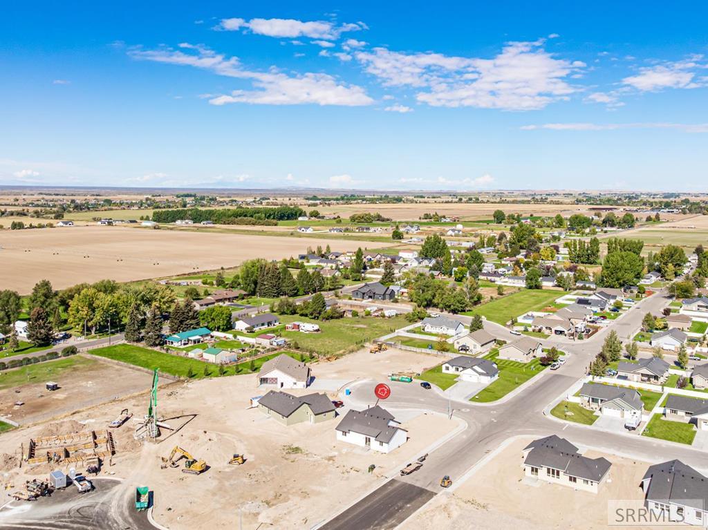 402 Kelton Circle Property Photo 32