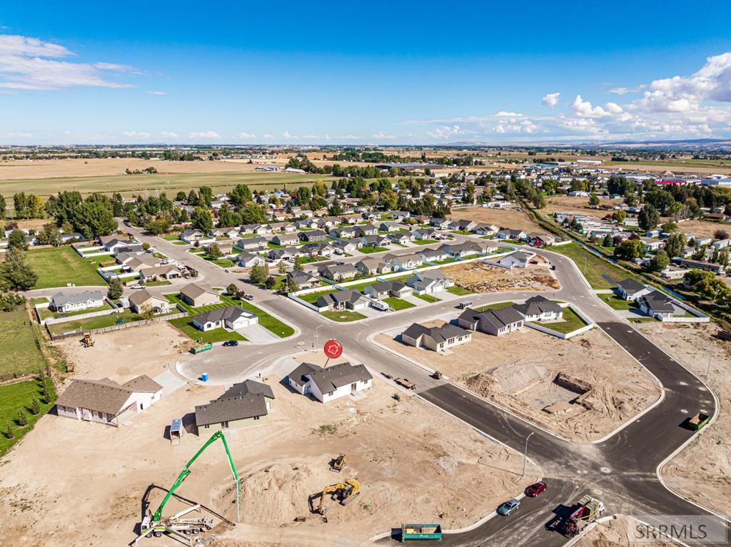 402 Kelton Circle Property Photo 33