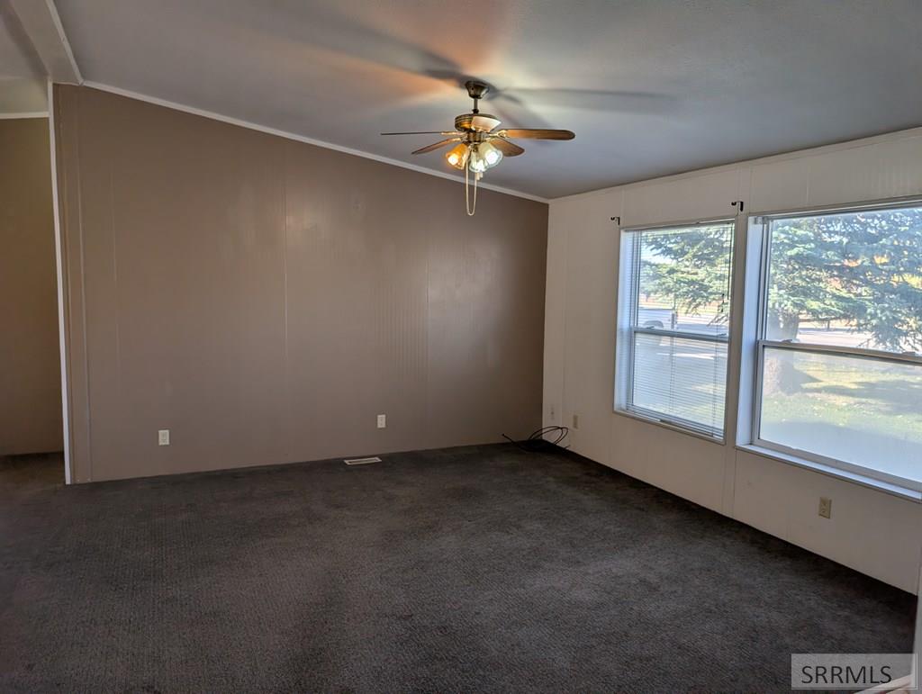 79 S Railroad Avenue Property Photo 8