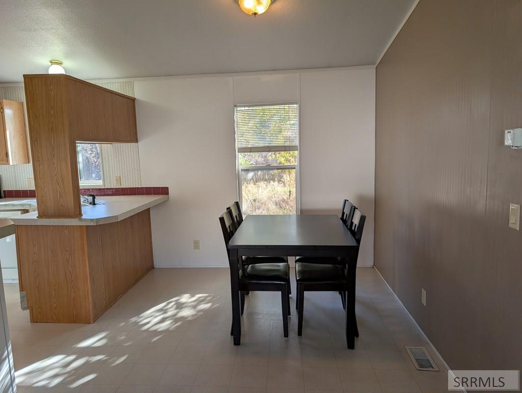 79 S Railroad Avenue Property Photo 12