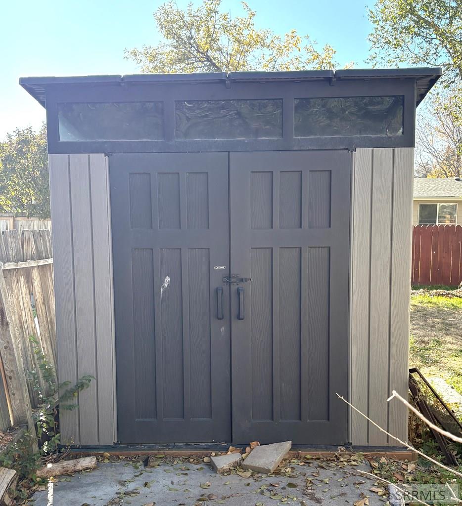 1565 Emerald Drive Property Photo 5