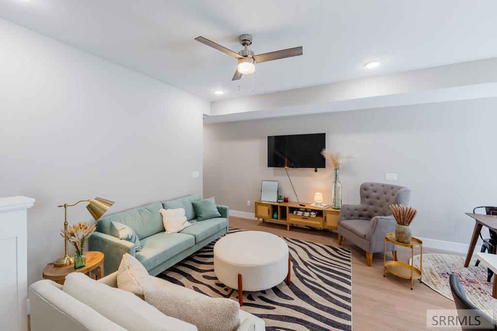 2393 Caddis Way Property Photo 5