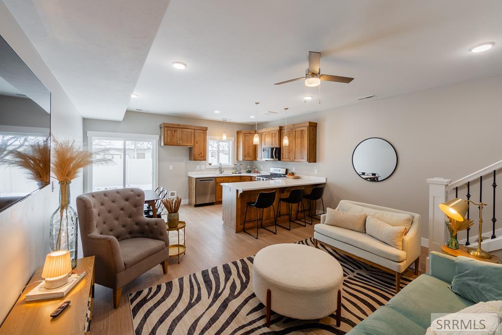 2385 Caddis Way Property Photo 4