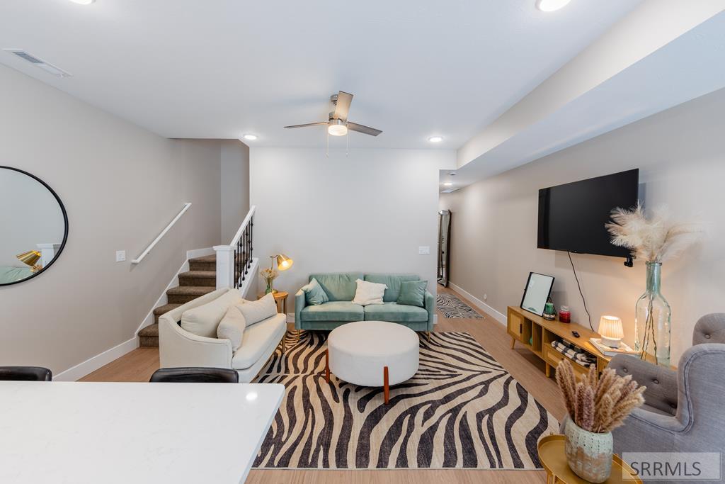 2385 Caddis Way Property Photo 6