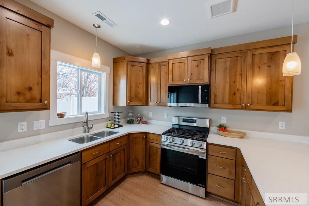 2385 Caddis Way Property Photo 8