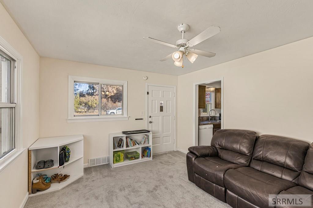 644 Lomax Street Property Photo 5