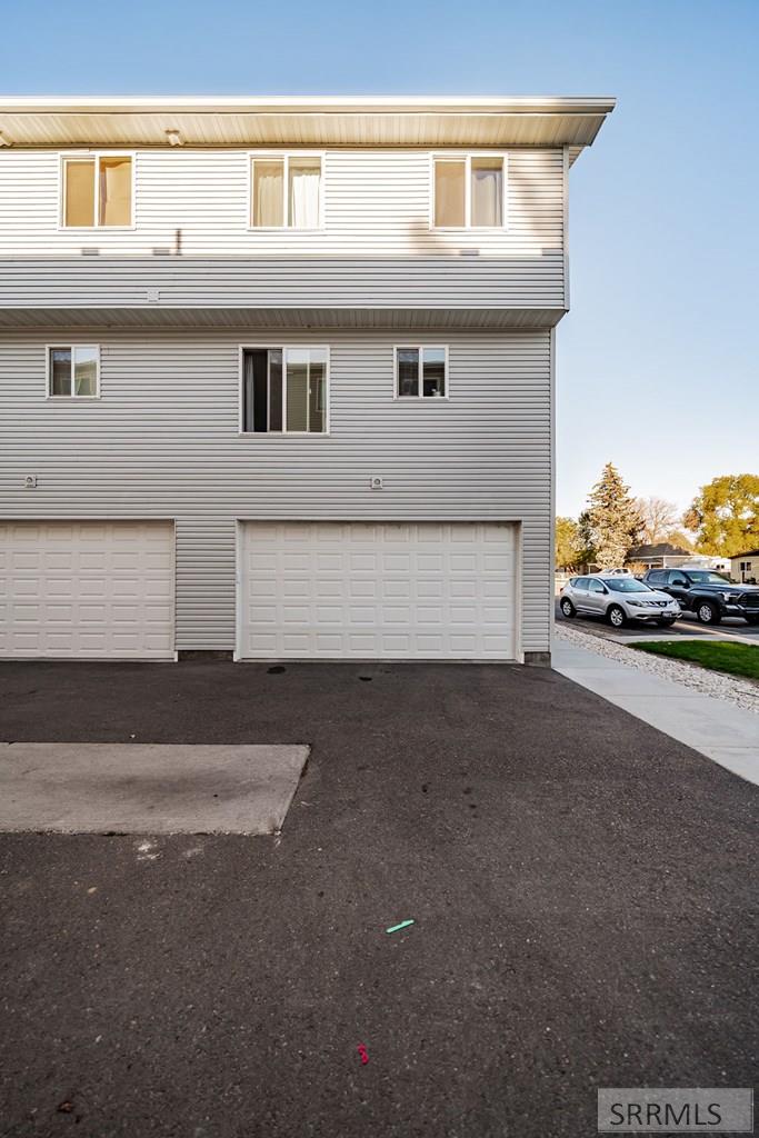 676 E Court Street # 105 Property Photo 24