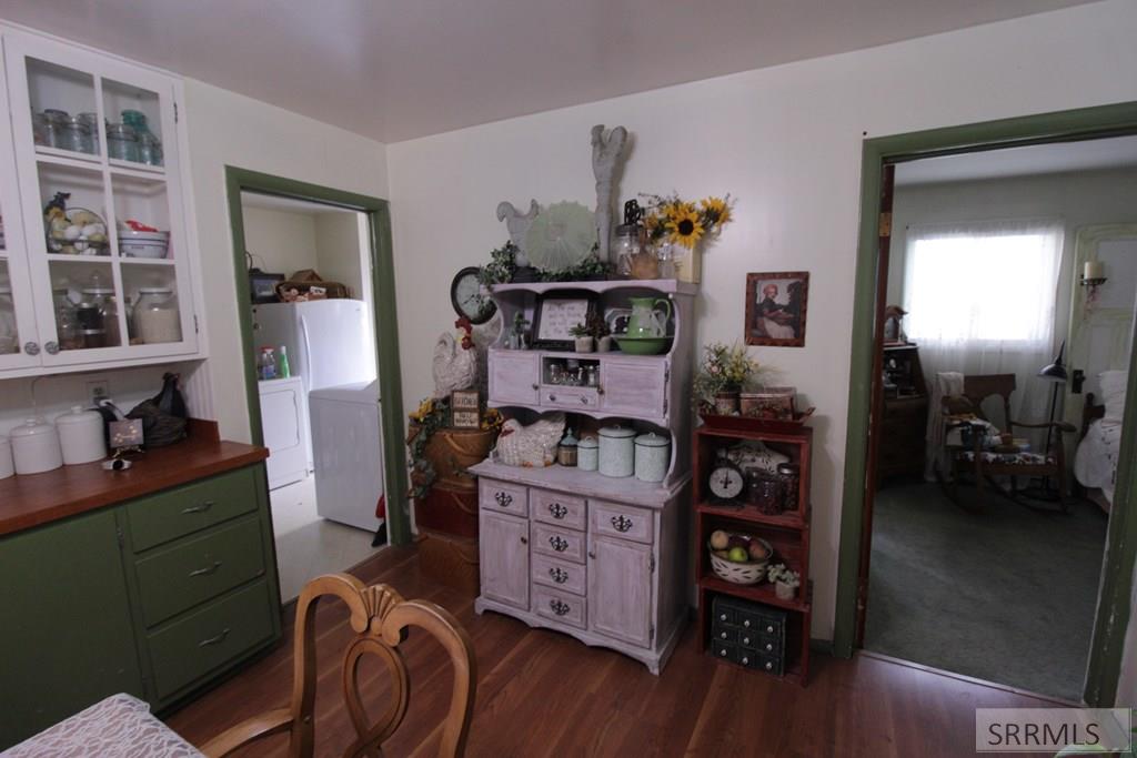 419 W Grand Avenue Property Photo 3