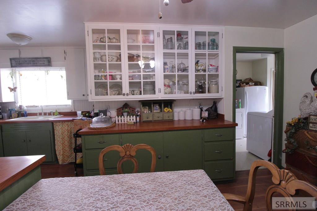 419 W Grand Avenue Property Photo 4
