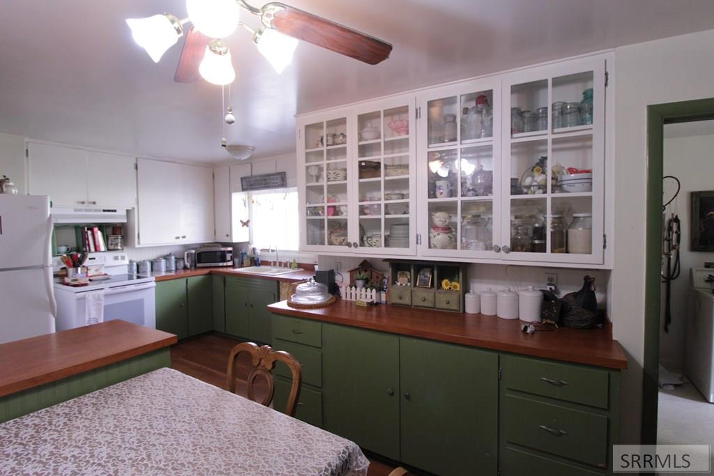 419 W Grand Avenue Property Photo 5