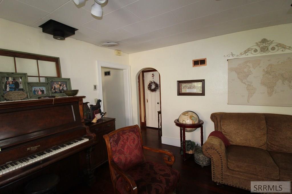 419 W Grand Avenue Property Photo 12