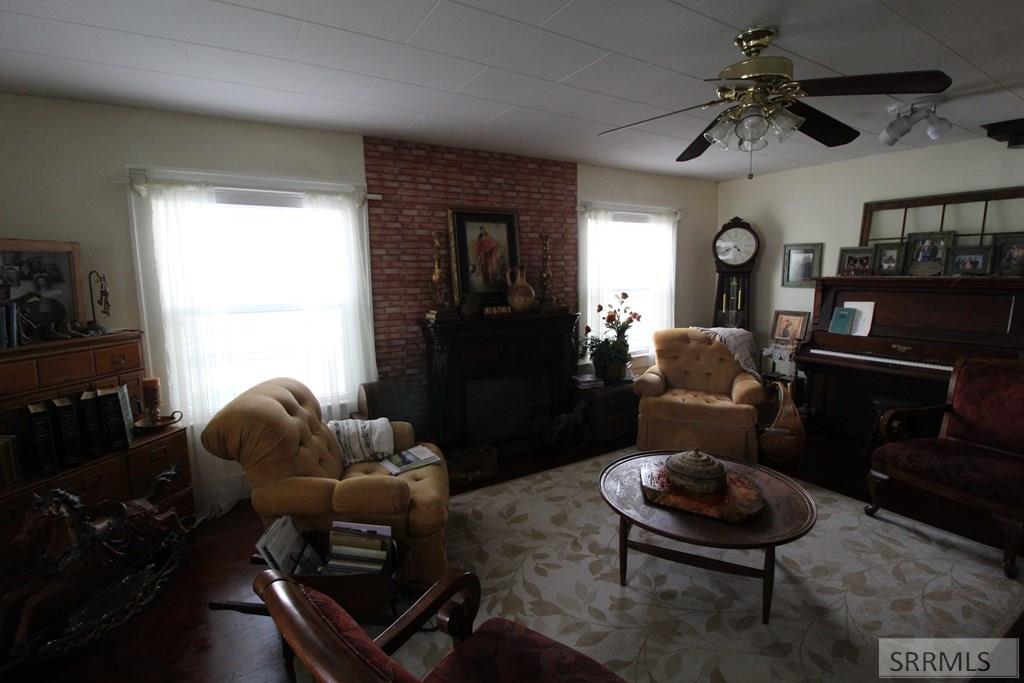 419 W Grand Avenue Property Photo 13