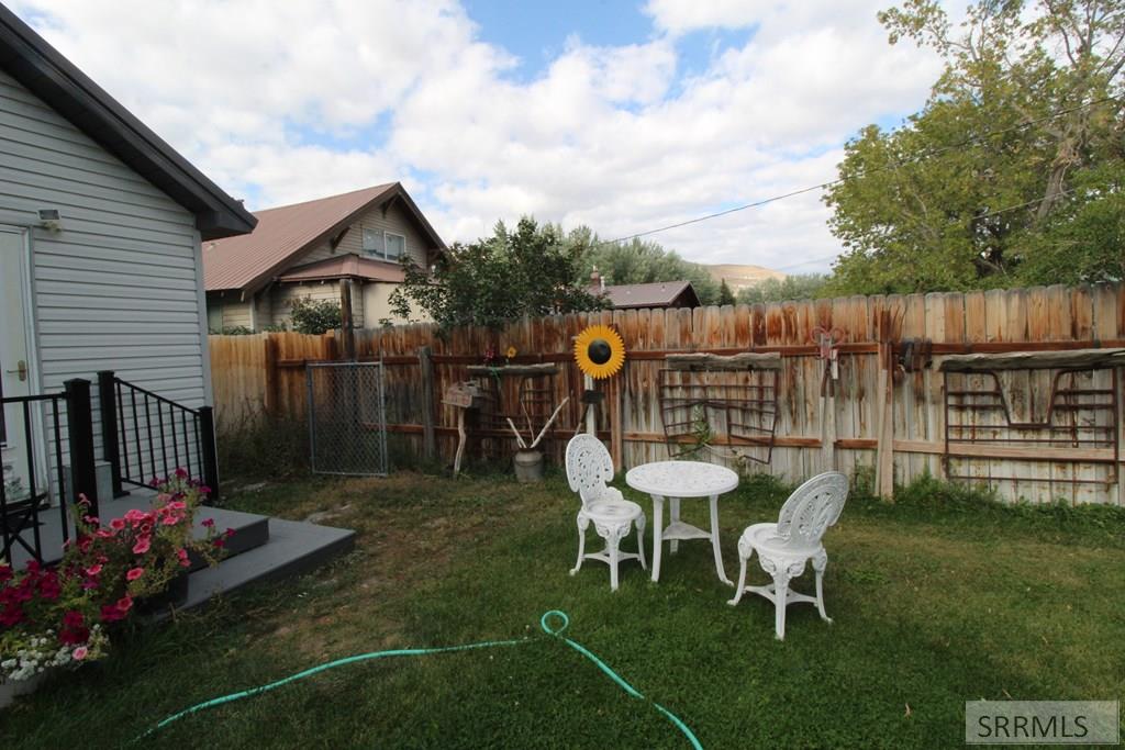 419 W Grand Avenue Property Photo 22
