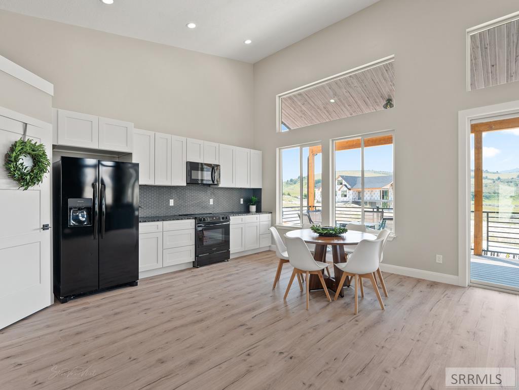 9616 Violet Way Property Photo 10