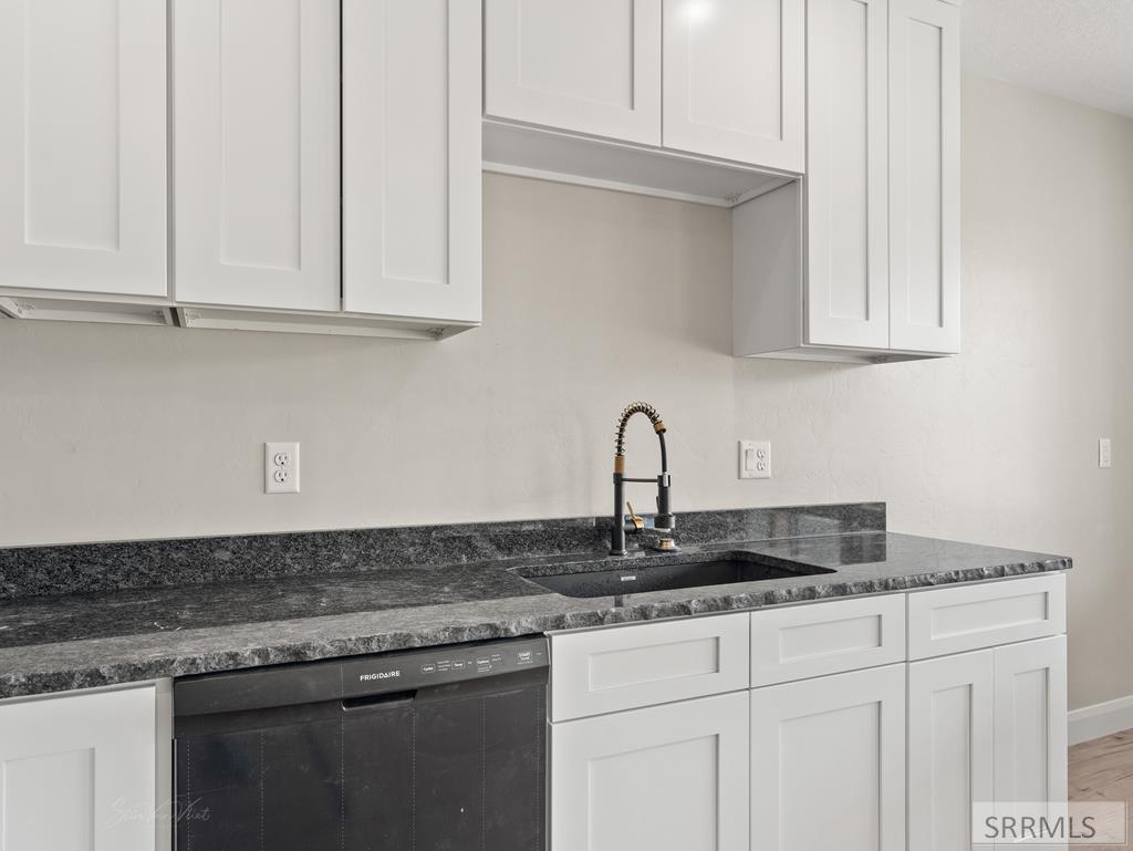 9616 Violet Way Property Photo 33