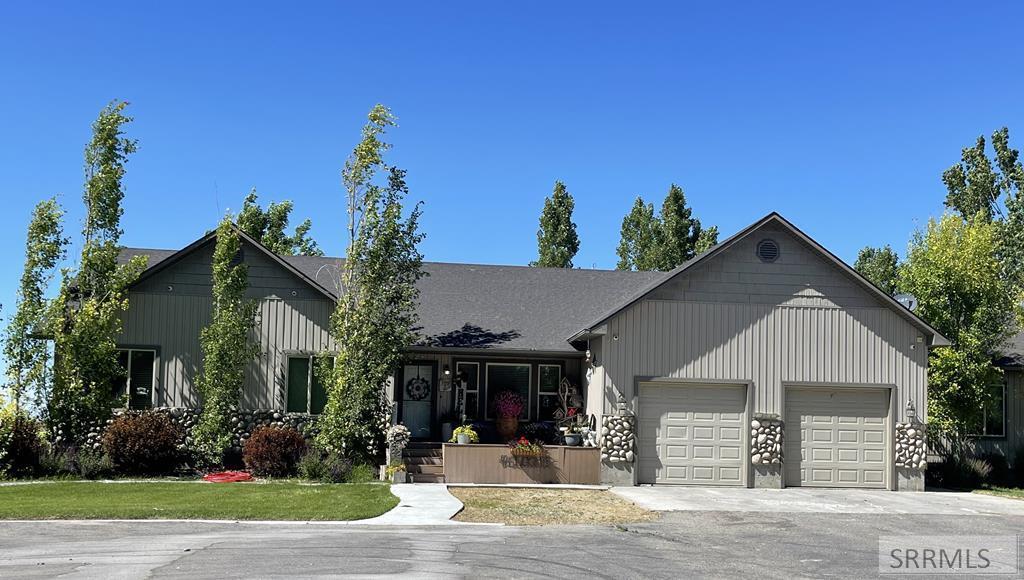 22 E Rich Lane Property Photo