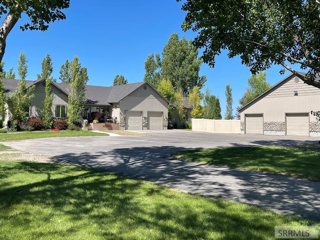 22 E Rich Lane Property Photo 2